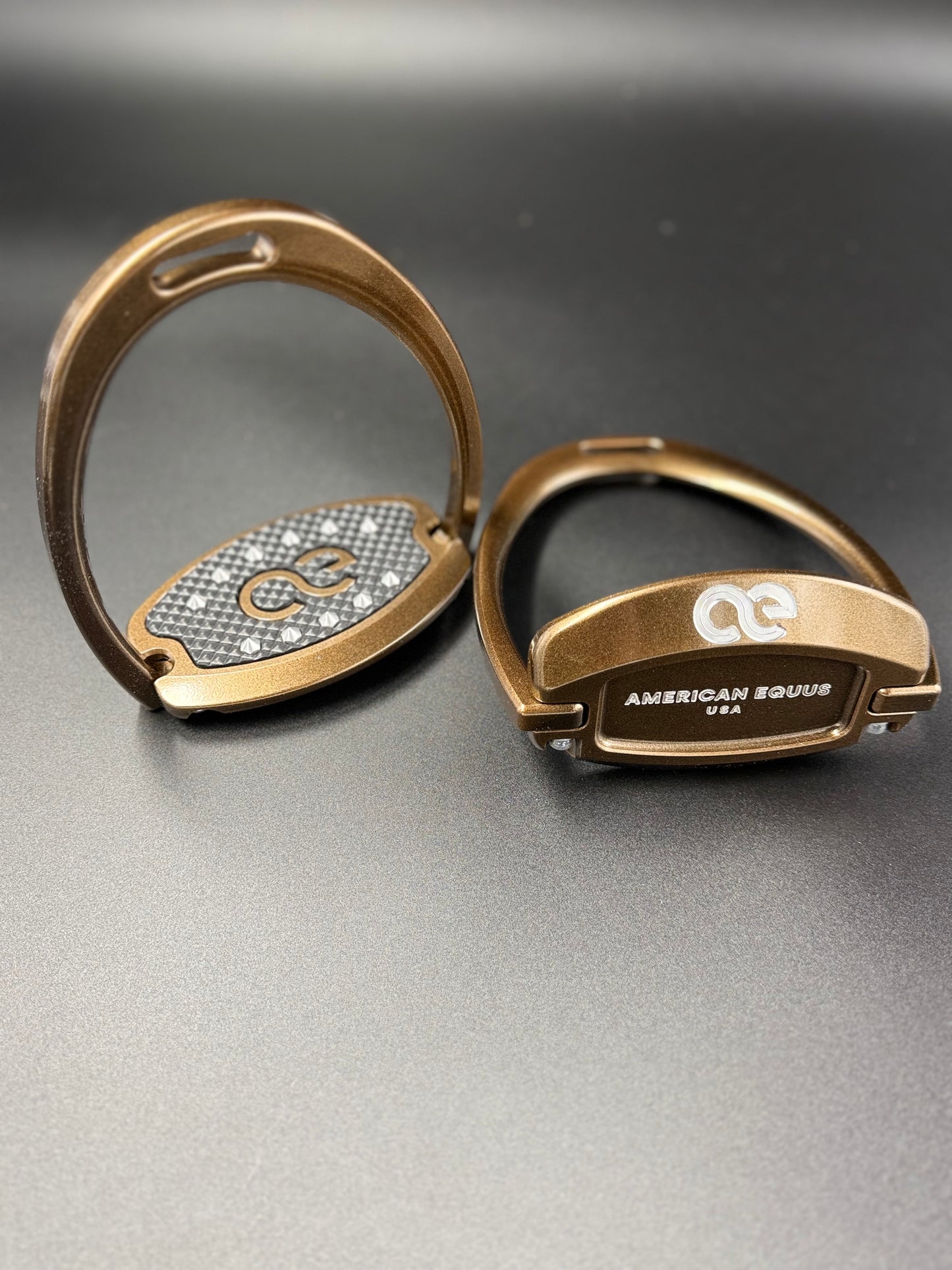 American Equus ‘Elite’ English Stirrup Bronze