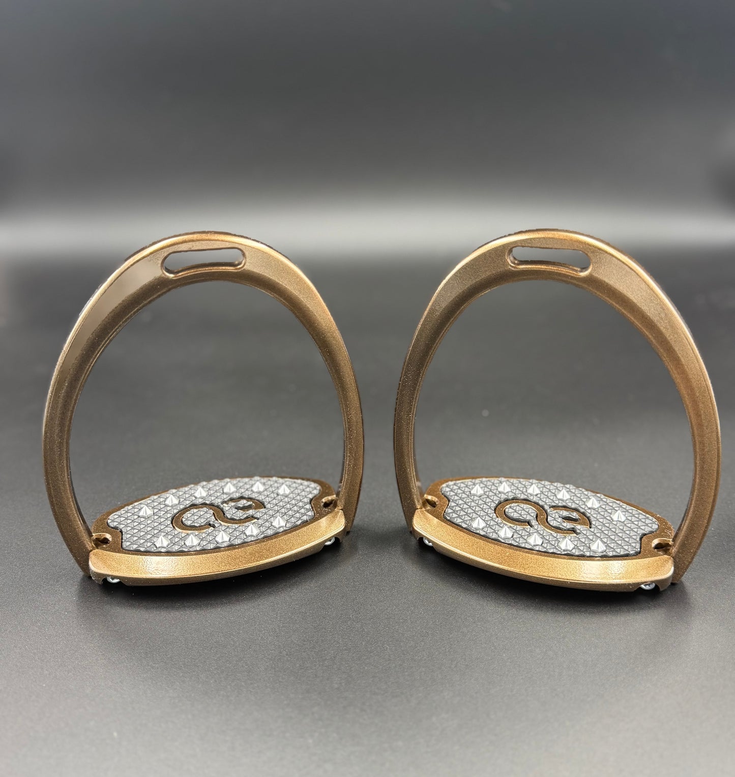 American Equus ‘Elite’ English Stirrup Bronze